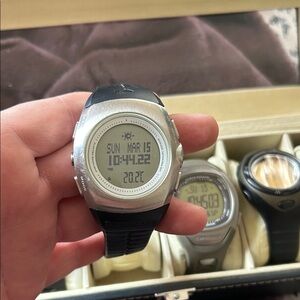 Highgear altis  Sports Watch with Black Strap, Alti, Baro compass works good